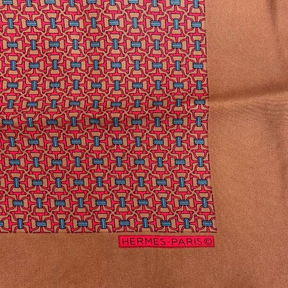 Hermes - Excellent - Brown Red Interlocking Chain Pocket Square - Pinkish Brown - Picture 5 of 9